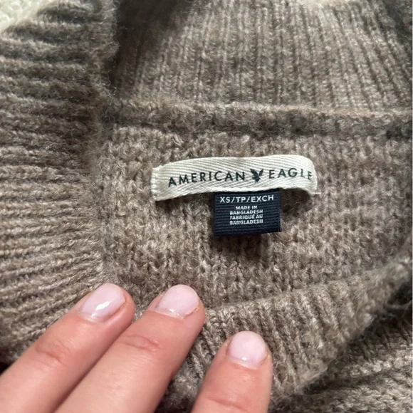 American Eagle Outfitters Sweater - Picture 2 of 2